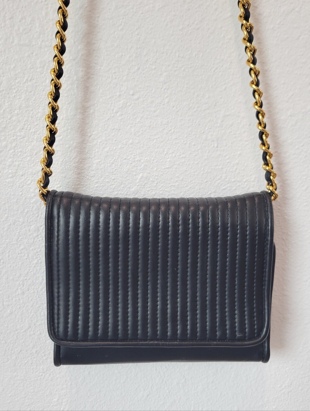 Vintage 80s Amanda Smith Black Quilted‎ Faux Leather Evening Bag Gold Chain